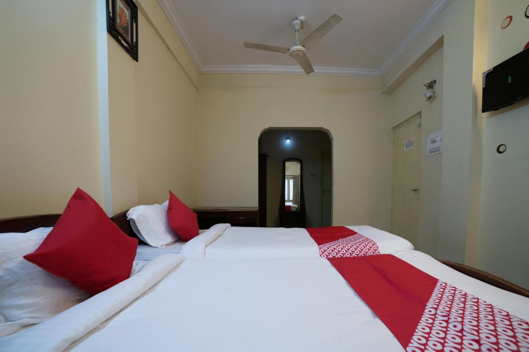 Oyo Th Guest House Hyderabad Esterno foto