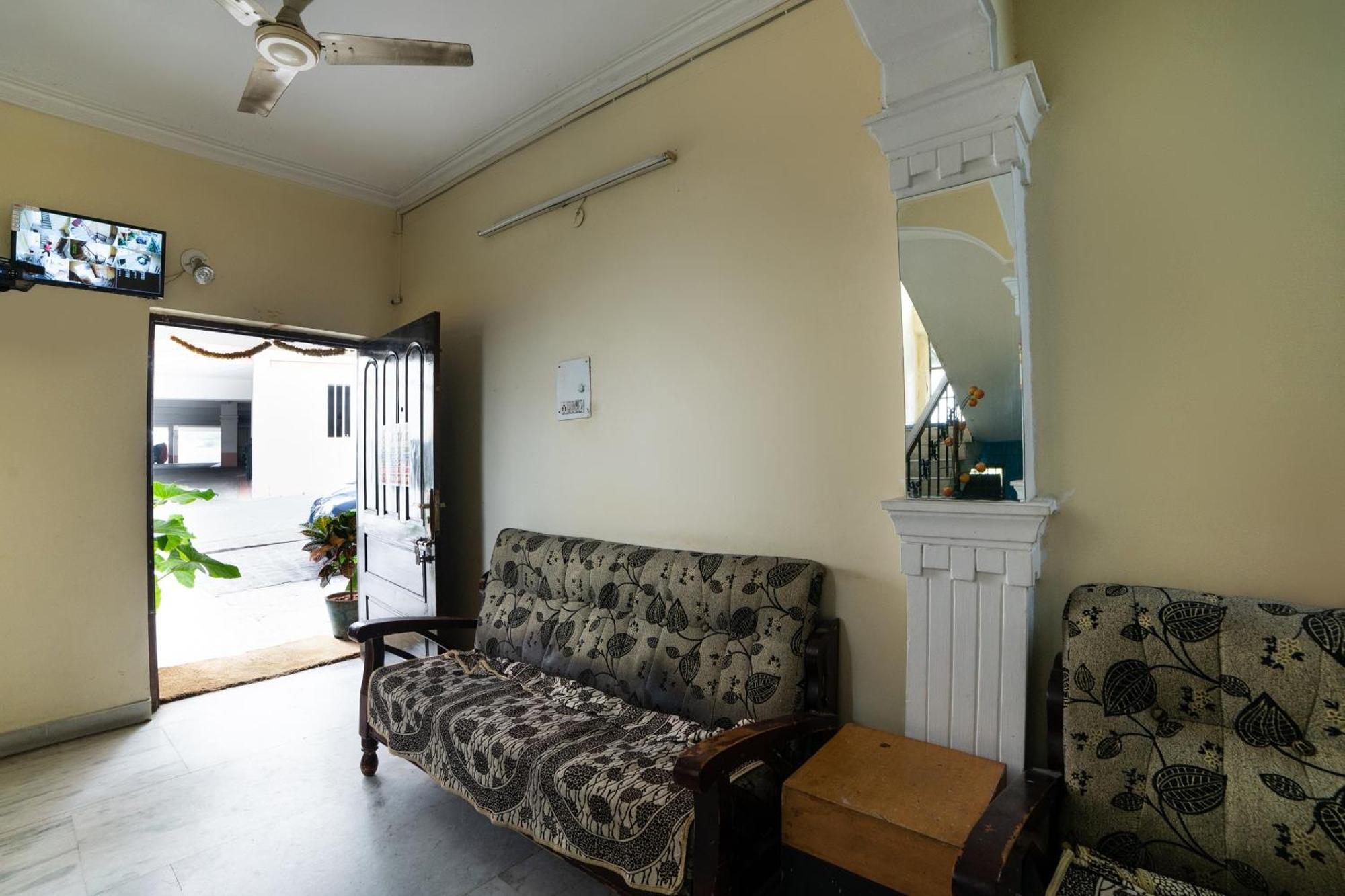 Oyo Th Guest House Hyderabad Esterno foto